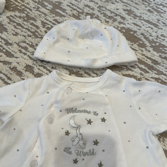 NWOT Welcome to the World Onesie - Picture 7 of 7